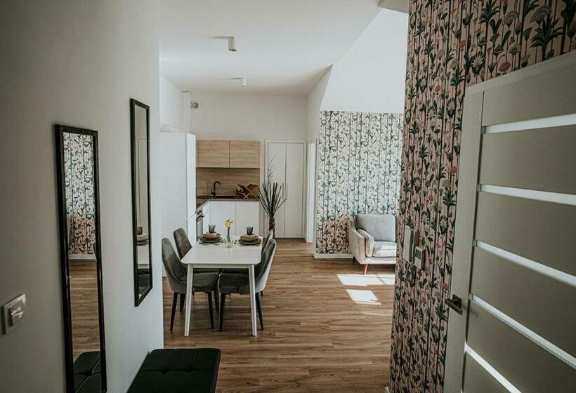 سوییت لوکس, The Loft   Garncarska 1