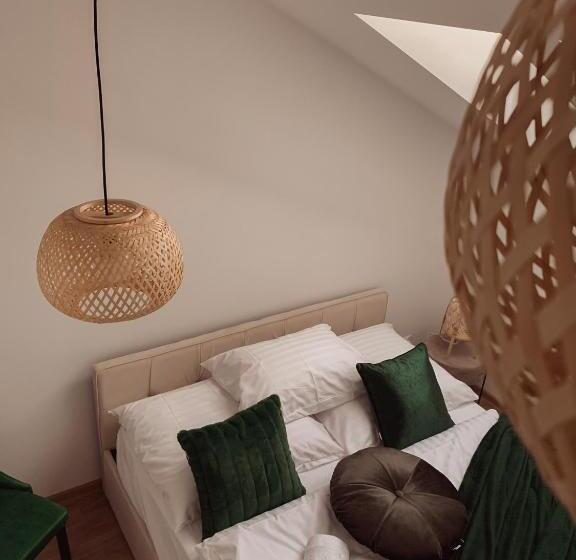 سوییت لوکس, The Loft   Garncarska 1