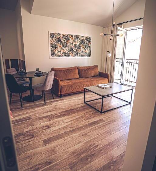 سوییت لوکس, The Loft   Garncarska 1
