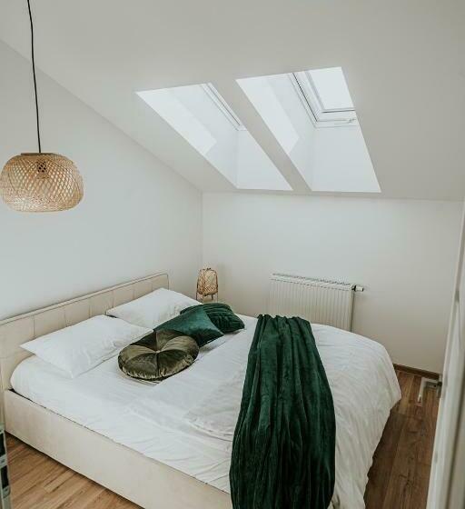 سوییت لوکس, The Loft   Garncarska 1
