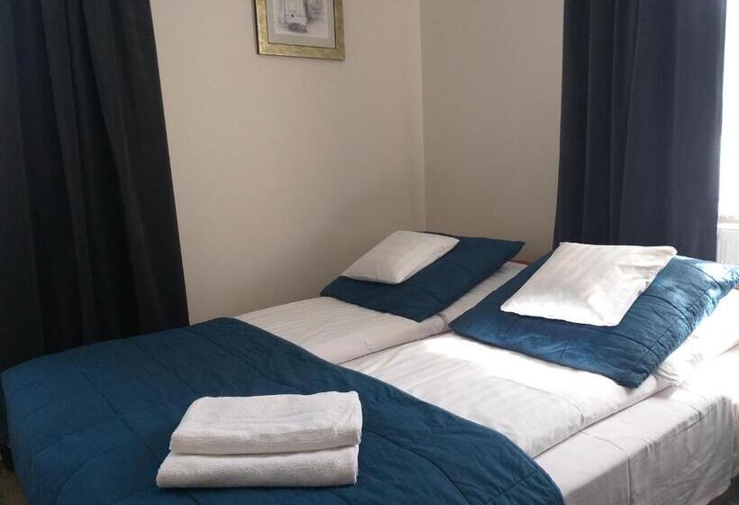اتاق استاندارد چهارنفره با چشم‌انداز باغ, Apartamenty I Pokoje Gościnne Kołodziejówka
