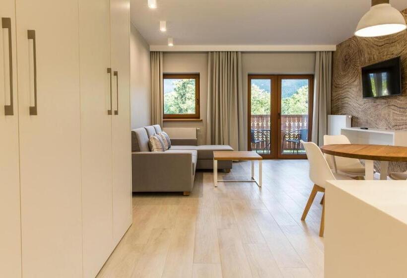 آپارتمان 1 خوابه با چشم‌انداز, Royal Hill Residence