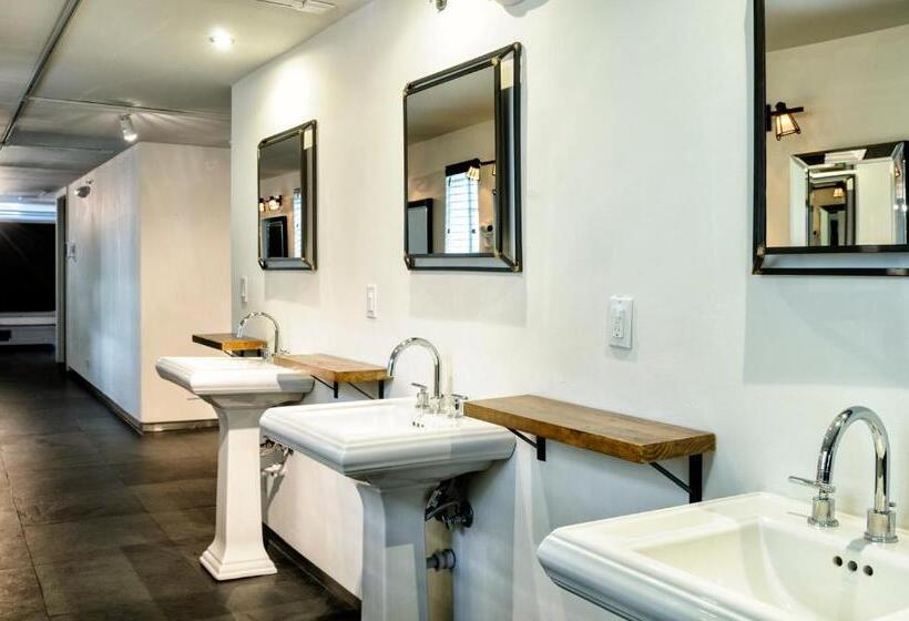 تختخواب در اتاق مشترک, Posh South Beach