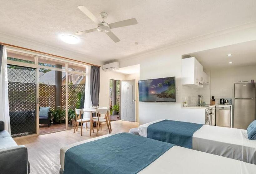 استودیوی استاندارد, Byron Central Apartments