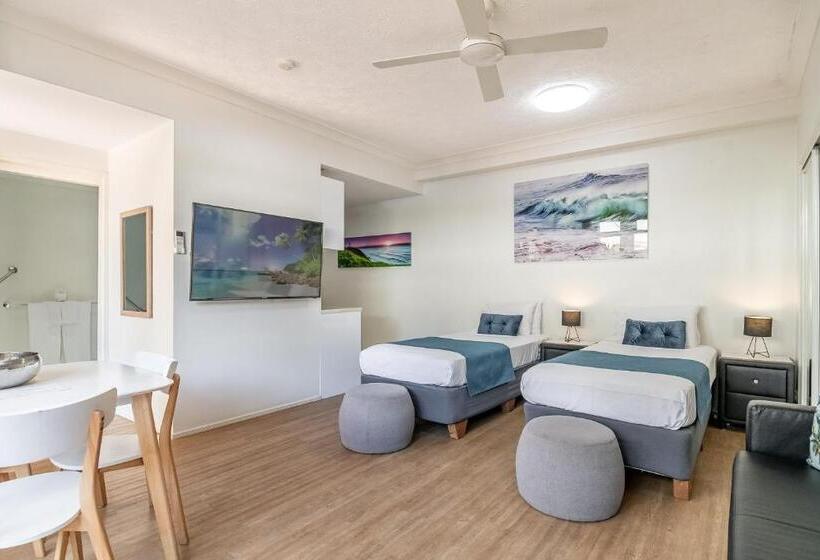 استودیوی استاندارد, Byron Central Apartments