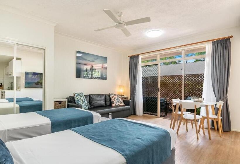 استودیوی استاندارد, Byron Central Apartments