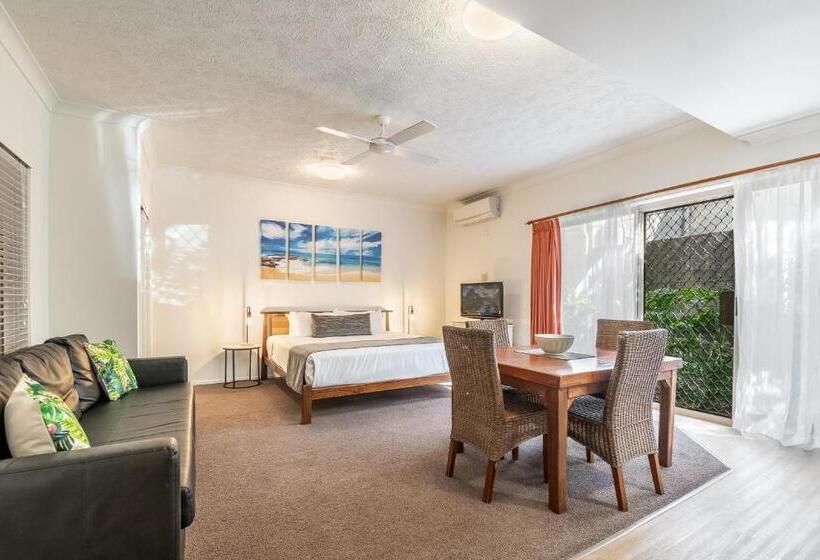استودیوی استاندارد, Byron Central Apartments