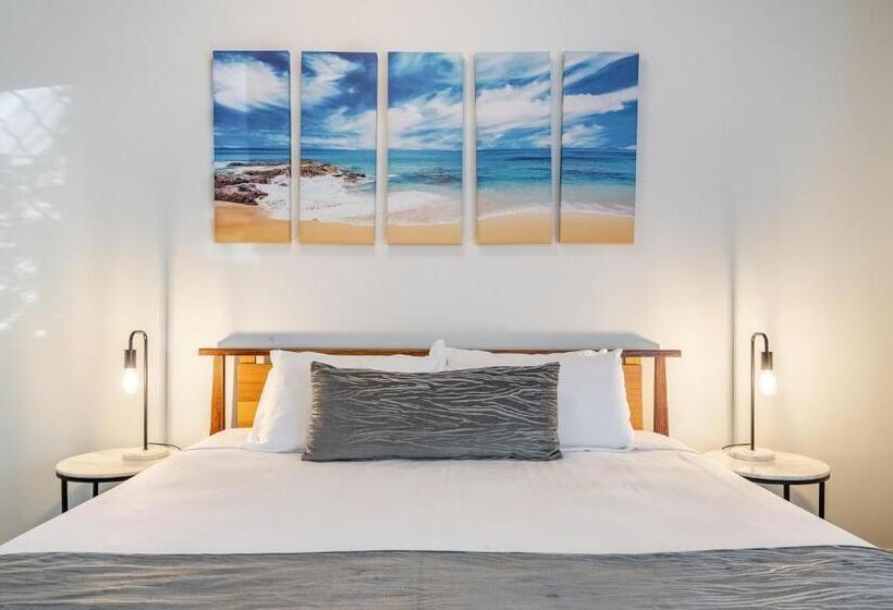 استودیوی استاندارد, Byron Central Apartments