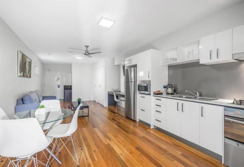 سوئیت 2 خوابه, Essence Apartments Chermside