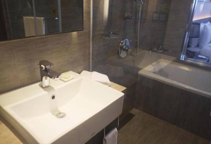 سوییت, Park City Hotel   Luzhou Taipei