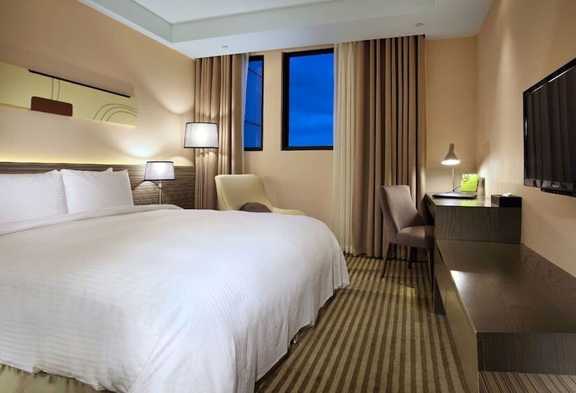 سوییت, Park City Hotel   Luzhou Taipei