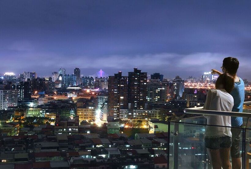 سوییت, Park City Hotel   Luzhou Taipei