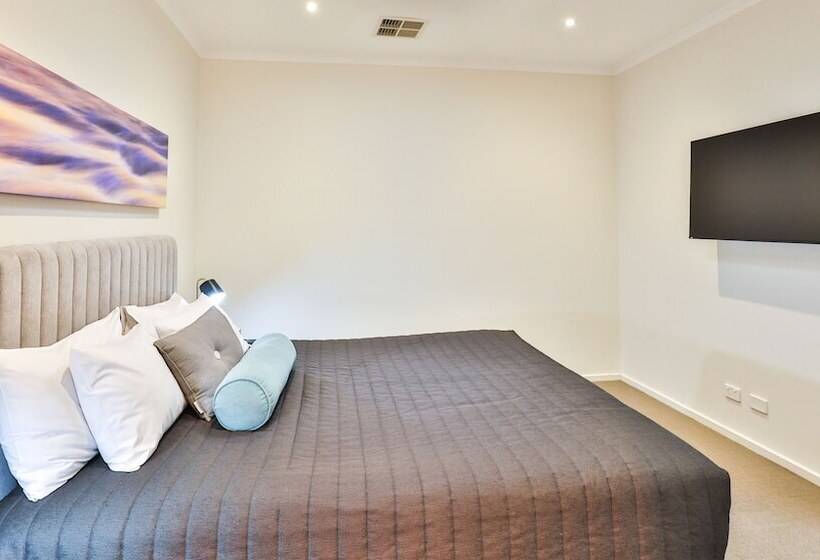 استودیوی استاندارد, Indulge Apartments   Langtree