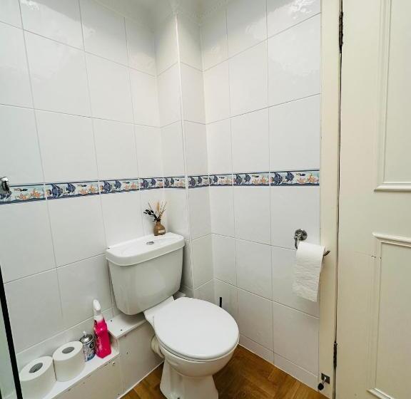Quarto Triplo Estandar Banheiro Compartilhado, Abbotsford Guest House