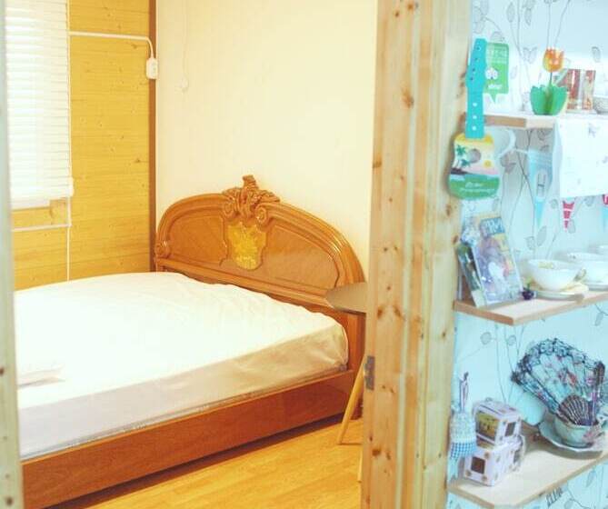 اتاق استاندارد یک نفره, Gyeongju Tavo Guesthouse