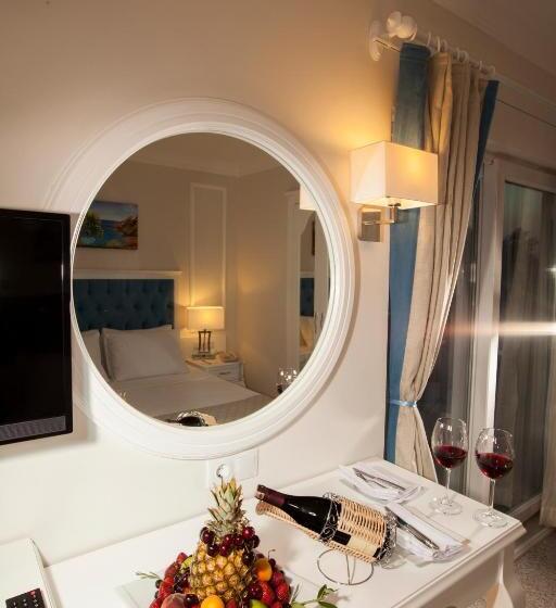اتاق خانوادگی با چشم‌انداز دریا, Zena Hotel Bodrum
