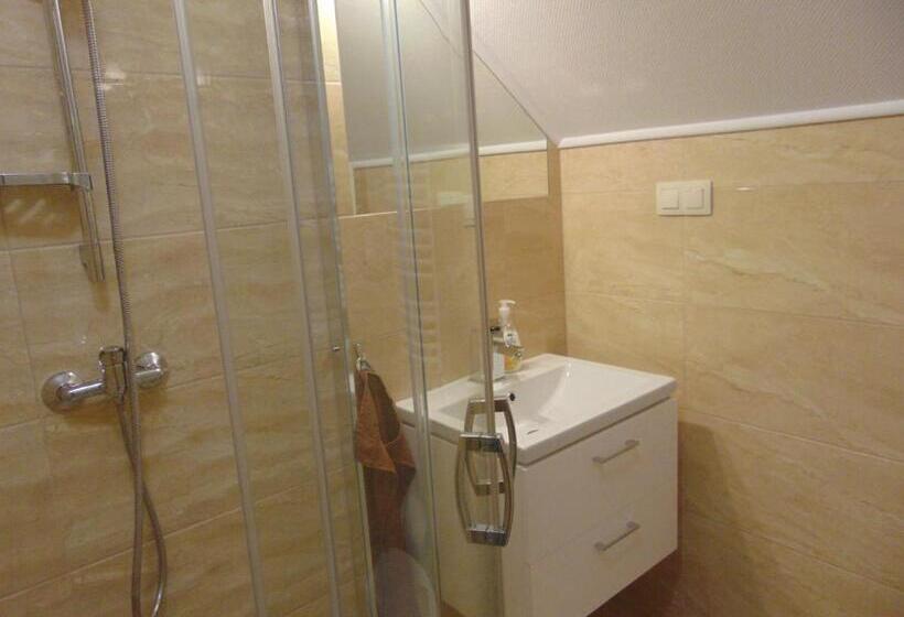 استودیوی استاندارد, Gosciniec Pod Brzegiem