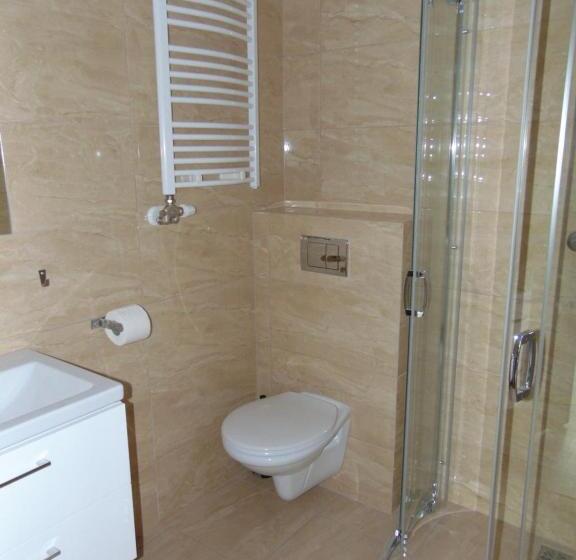 اتاق استاندارد سه نفره, Gosciniec Pod Brzegiem