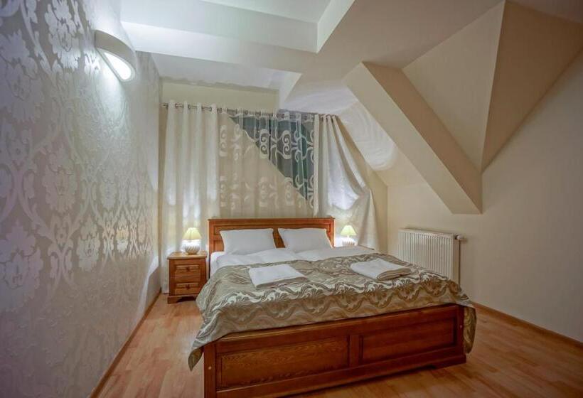 استودیوی استاندارد, Jawor