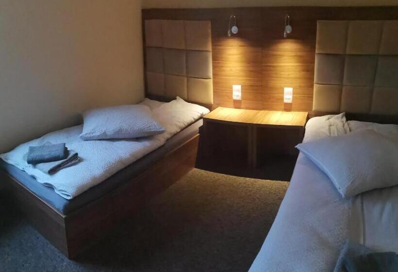 اتاق سوپریور یک تخته, Holidays