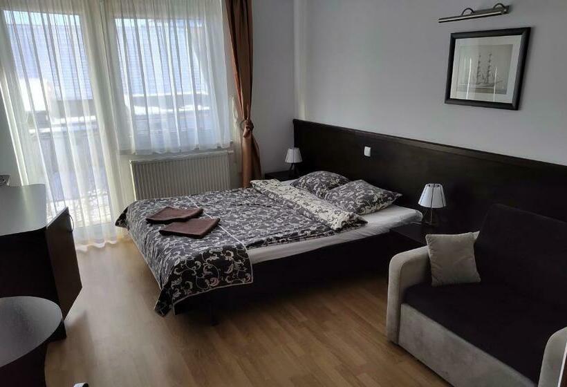 اتاق استاندارد چهارنفره با بالکن, Willa Latarnik   Doskonała Lokalizacja, Blisko Atrakcji, 20min Do Plaży