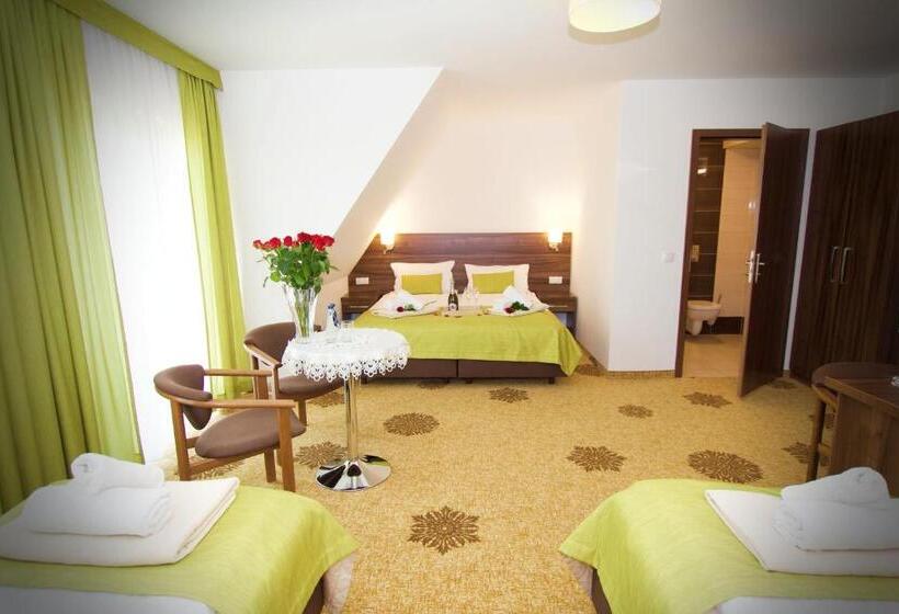 اتاق استاندارد چهارنفره با بالکن, Kaniówka Ski Resort