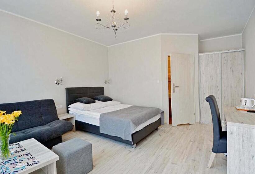 Standard Triple Room with Terrace, Arka   Pokoje Z Osobnymi Wejściami Na Parterze