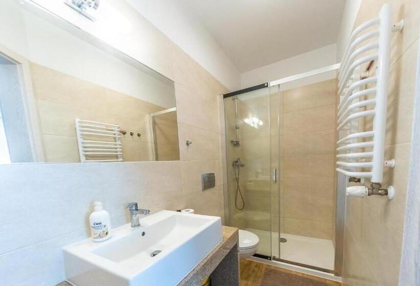 Standard Triple Room with Terrace, Arka   Pokoje Z Osobnymi Wejściami Na Parterze