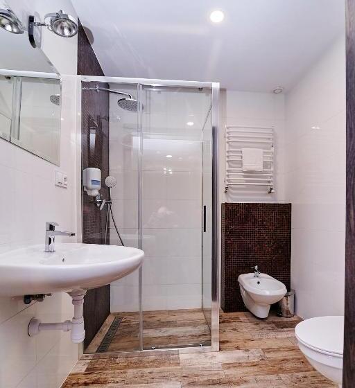 اتاق استاندارد سه نفره, Gościniec Pod Strzechą
