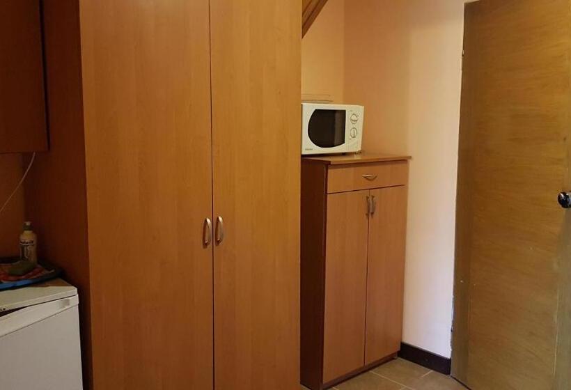 اتاق خانوادگی, Dom Wczasowy Przy Skałkach
