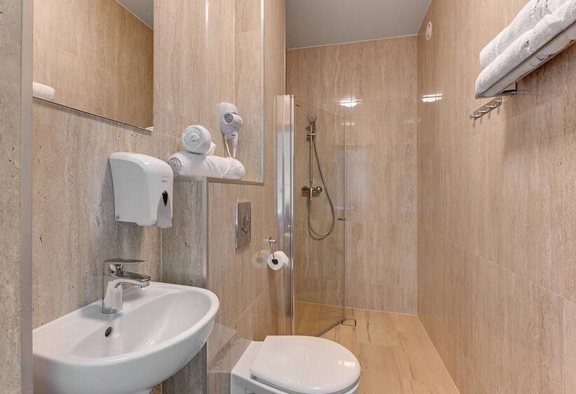 اتاق استاندارد سه نفره, Mile Gdansk Airport & Parking Długoterminowy