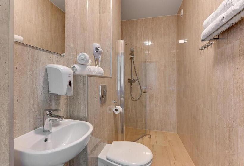 اتاق استاندارد سه نفره, Mile Gdansk Airport & Parking Długoterminowy