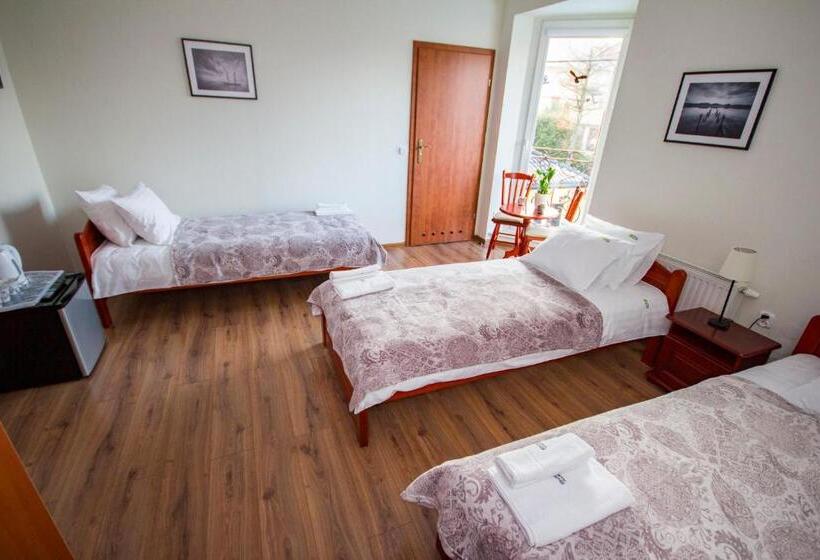 اتاق استاندارد سه نفره, Royal House