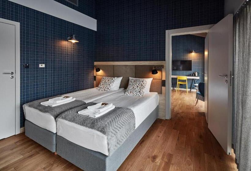 استودیوی استاندارد, Salio Equisport Resort