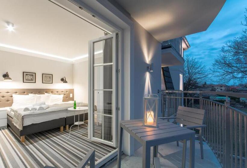 اتاق استاندارد سه تخته با بالکن, Villa Astra Baltica