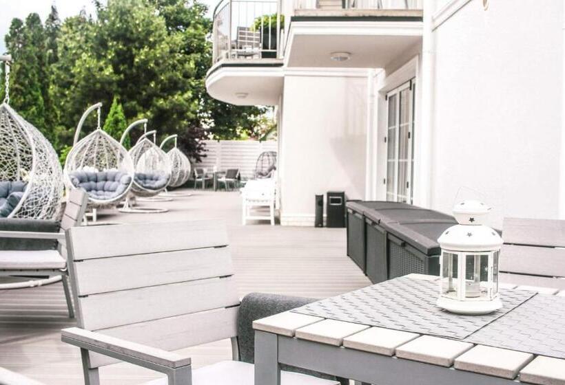 اتاق استاندارد سه تخته با بالکن, Villa Astra Baltica