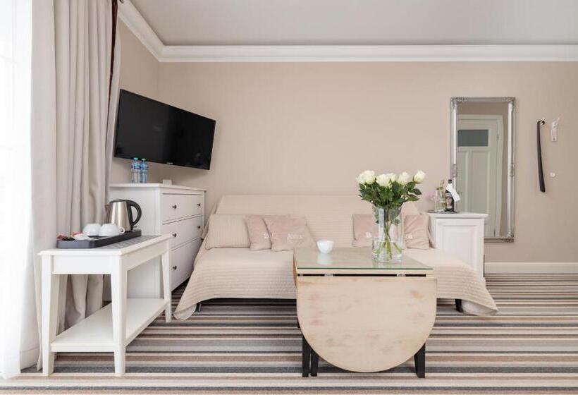 اتاق استاندارد سه تخته با بالکن, Villa Astra Baltica