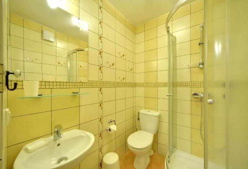 اتاق استاندارد سه تخته با بالکن, Willa Pod Czantorią Spa Ustroń
