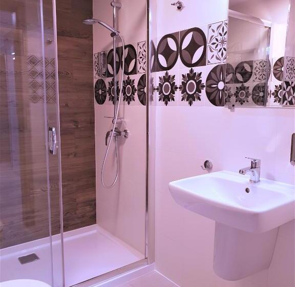 اتاق استاندارد چهارنفره با سرویس بهداشتی مشترک, Hostel Annamarie