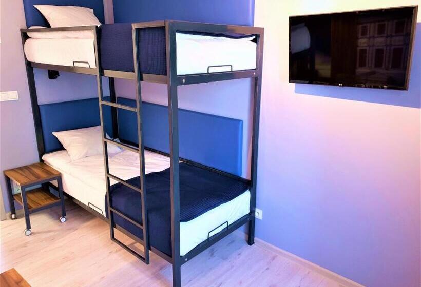 اتاق چهار تخته با دستشویی مشترک, Hostel Annamarie
