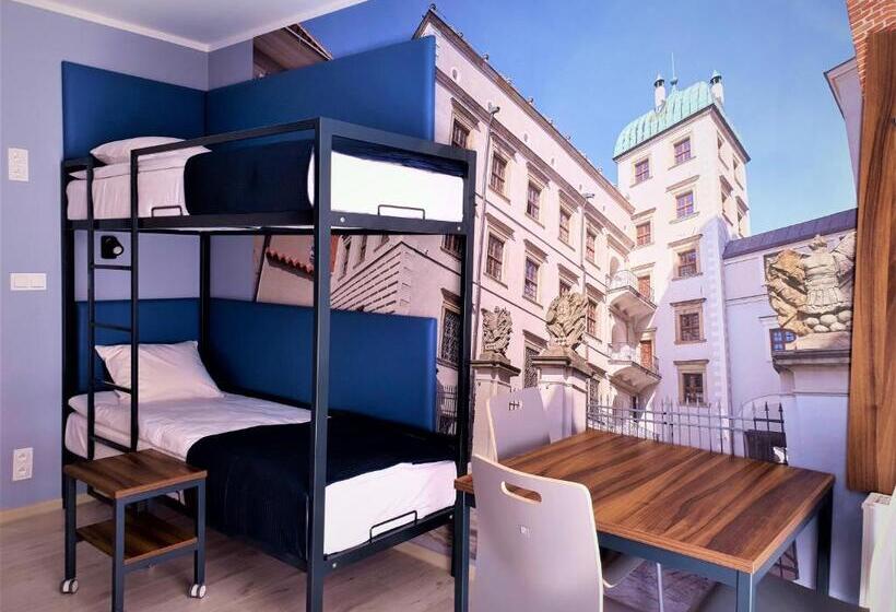 اتاق چهار تخته با دستشویی مشترک, Hostel Annamarie