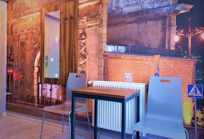 اتاق اکونومی, Hostel Annamarie