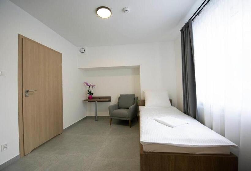 غرفة قياسية فردية لذوى الإحتياجات الخاصة, Hostel Sms