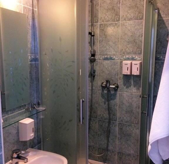 اتاق استاندارد سه نفره, Restauracja Tawerna Gliwice