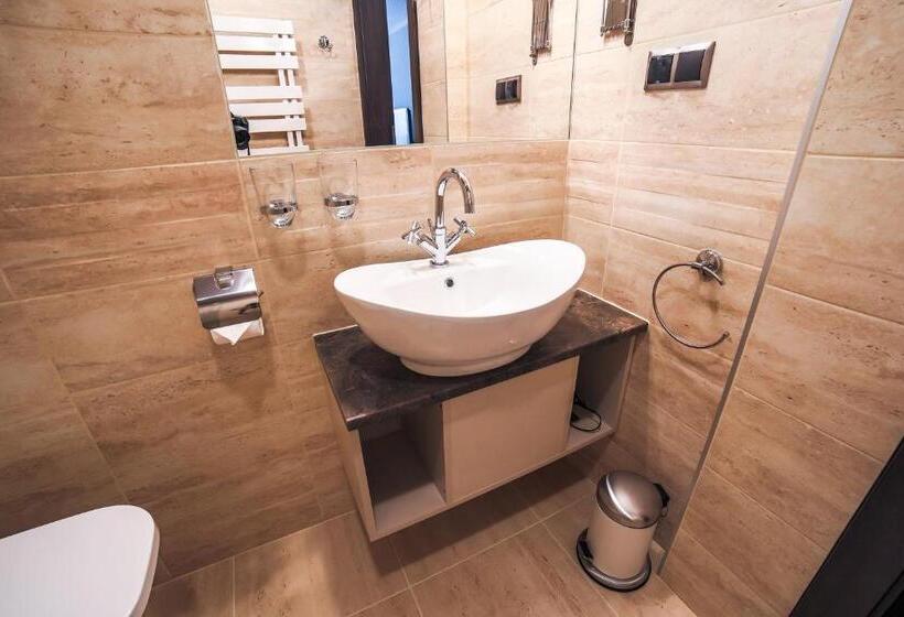 Standard Triple Room with Terrace, B&m Guesthouse