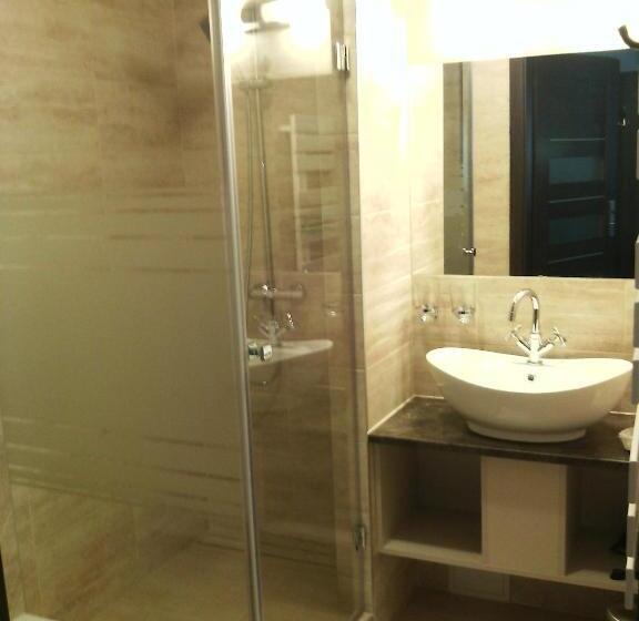 اتاق استاندارد سه نفره, B&m Guesthouse