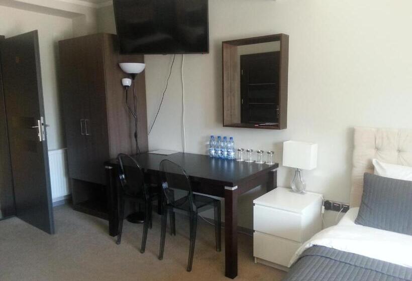 اتاق استاندارد چهار تخته, B&m Guesthouse