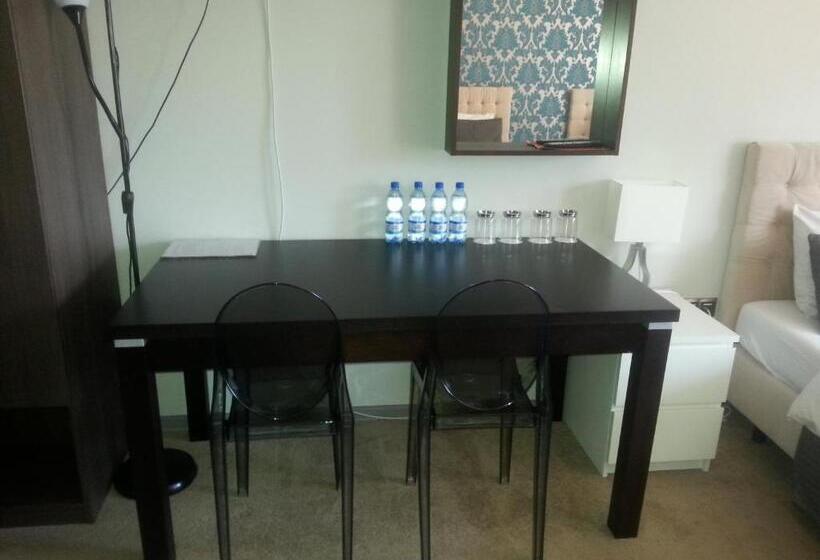 اتاق استاندارد چهار تخته, B&m Guesthouse
