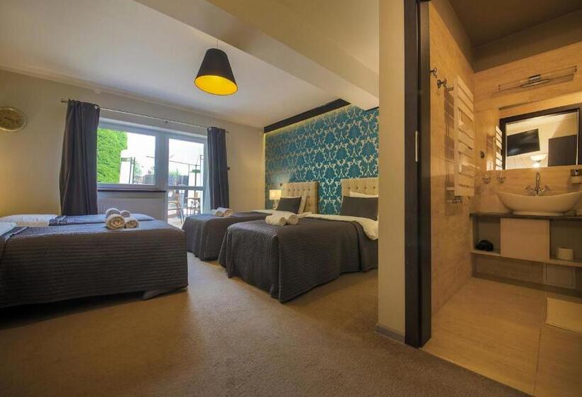 اتاق استاندارد چهار تخته, B&m Guesthouse