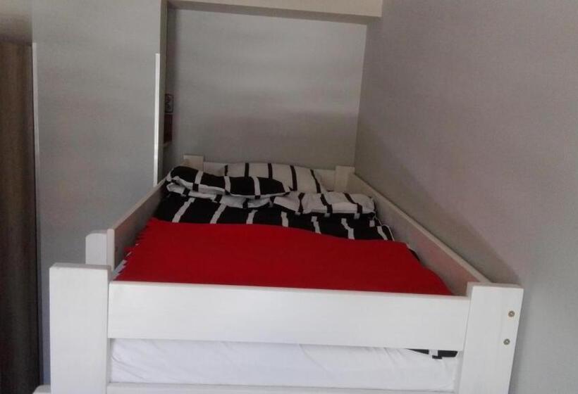 اتاق استاندارد با تخت‌های تاشو, B&m Guesthouse